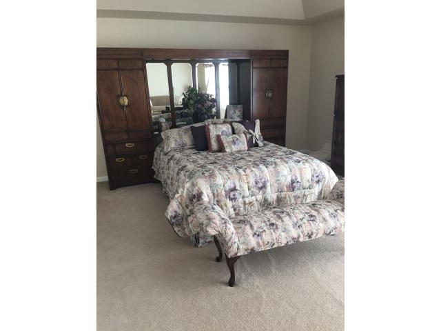 Thomasville Solid Wood Queen Bedroom Set In Watchung