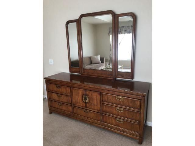 Thomasville Solid Wood Queen Bedroom Set In Watchung