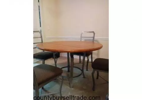 Wood Style Kitchen Table and 4 Chairs