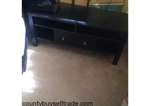 Black table / tv stand